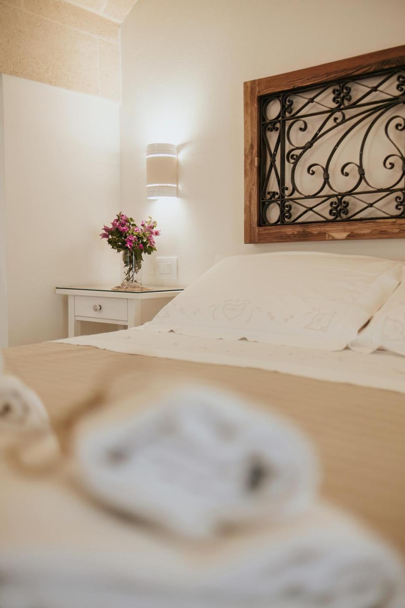 Le Maioliche - Apulian B&B Гротталье Экстерьер фото